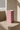 Pink vase fra klevering, på travertinsokkel i galleri-stil