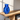 Blå fiske vase fra GiftCompany – stillet op som blikfang i hjemmet